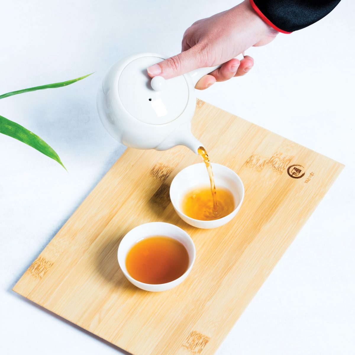 Ấm chén sứ trắng